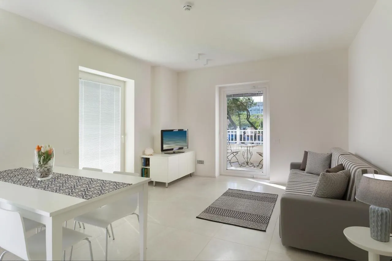 White Suite Riccione 3*,